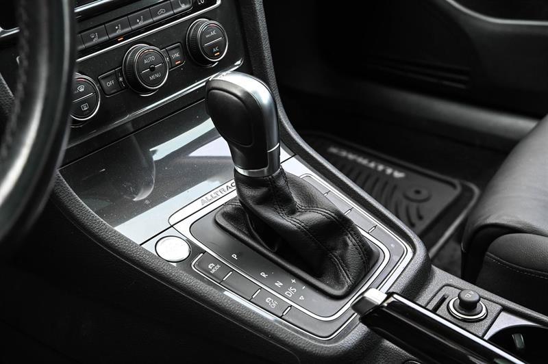 2018 Volkswagen Golf - Image 24