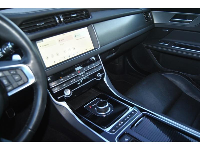2020 Jaguar XF - Image 15
