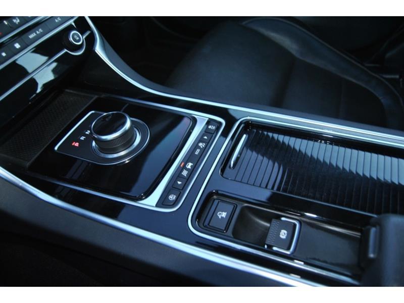 2020 Jaguar XF - Image 21