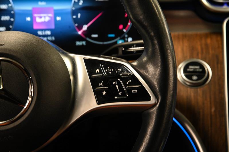 mercedes-benz C300 2023 - 26