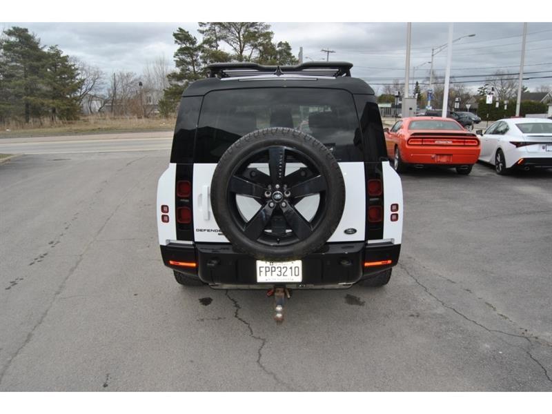 2023 Land Rover Defender - Image 4