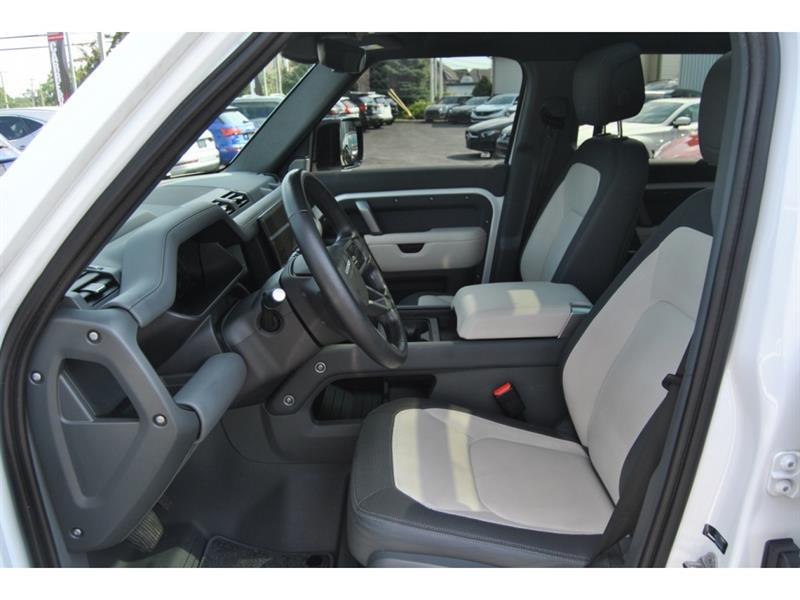 2023 Land Rover Defender - Image 9