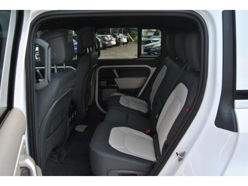 2023 Land Rover Defender - Image 10