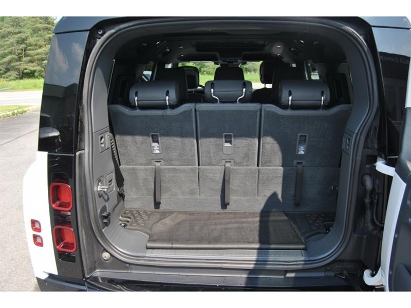 2023 Land Rover Defender - Image 12
