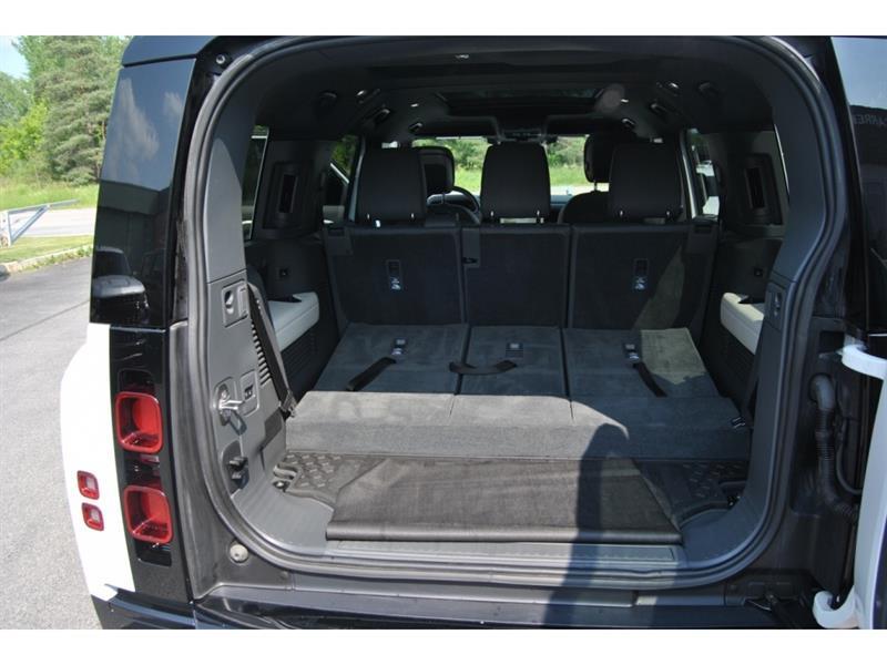 2023 Land Rover Defender - Image 13