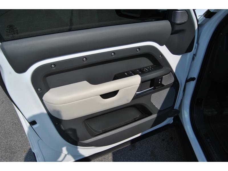 2023 Land Rover Defender - Image 14