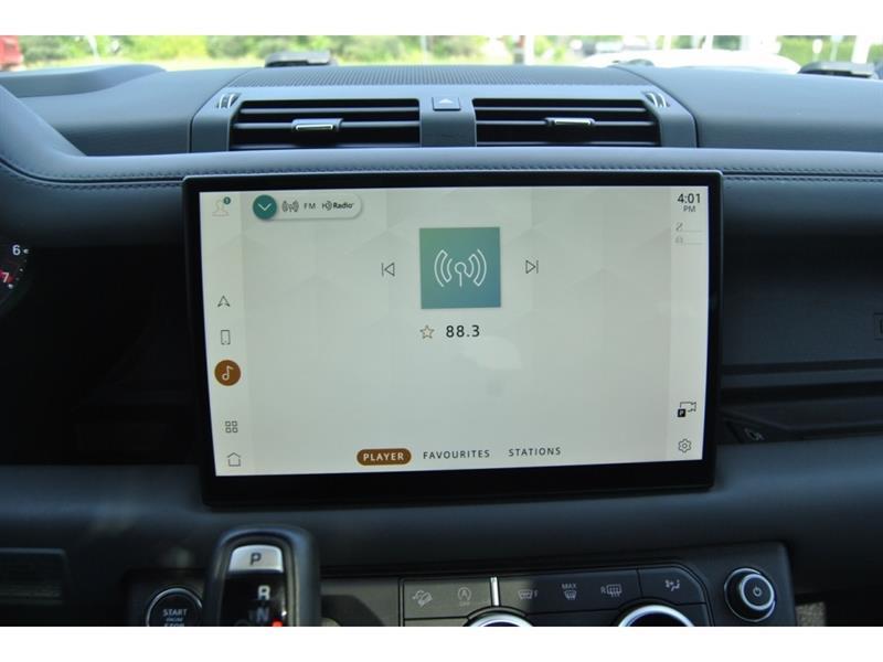 2023 Land Rover Defender - Image 22