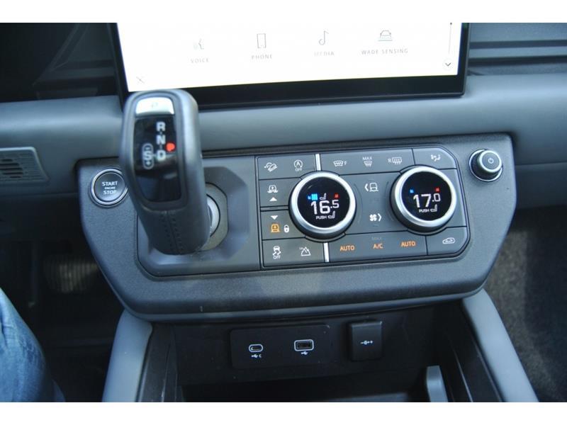 2023 Land Rover Defender - Image 27