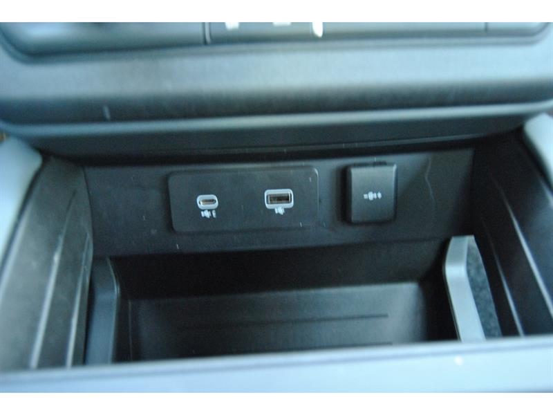 2023 Land Rover Defender - Image 28