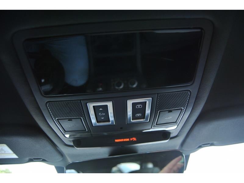 2023 Land Rover Defender - Image 29