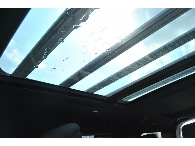 2023 Land Rover Defender - Image 30