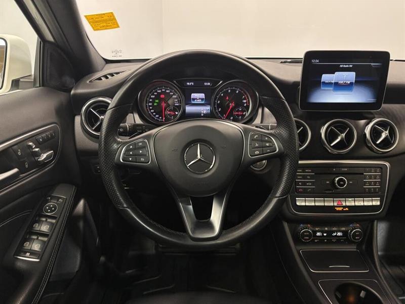 mercedes-benz GLA250 2019 - 11