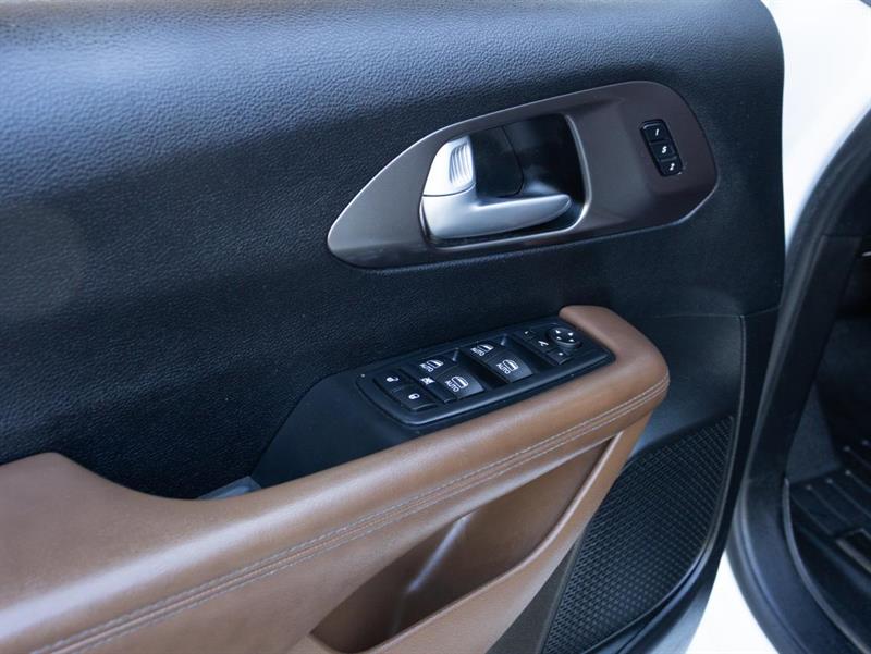 chrysler Pacifica 2017 - 11
