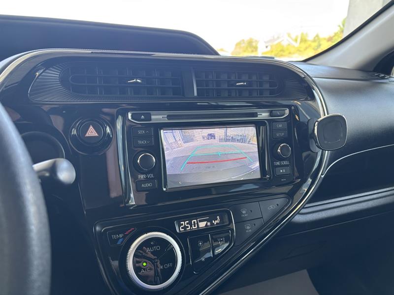 toyota Prius c 2019 - 16