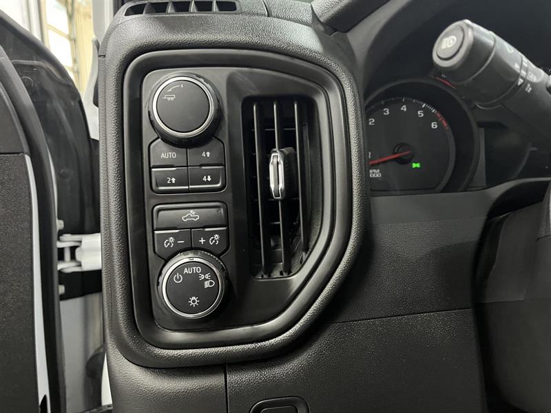 chevrolet Silverado 1500 2023 - 12