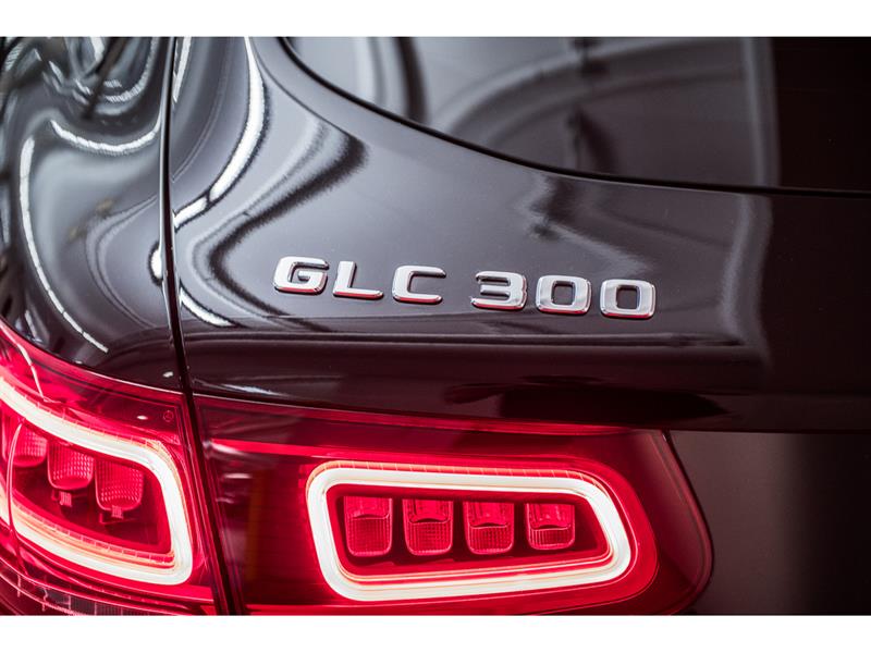 mercedes-benz GLC300 2022 - 8