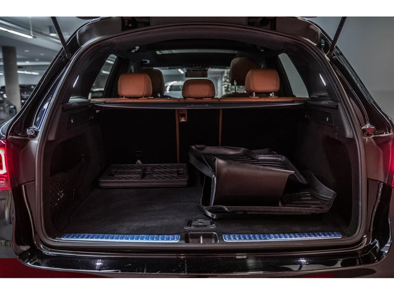 mercedes-benz GLC300 2022 - 10
