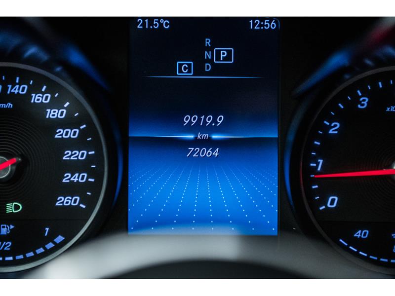 mercedes-benz GLC300 2022 - 17