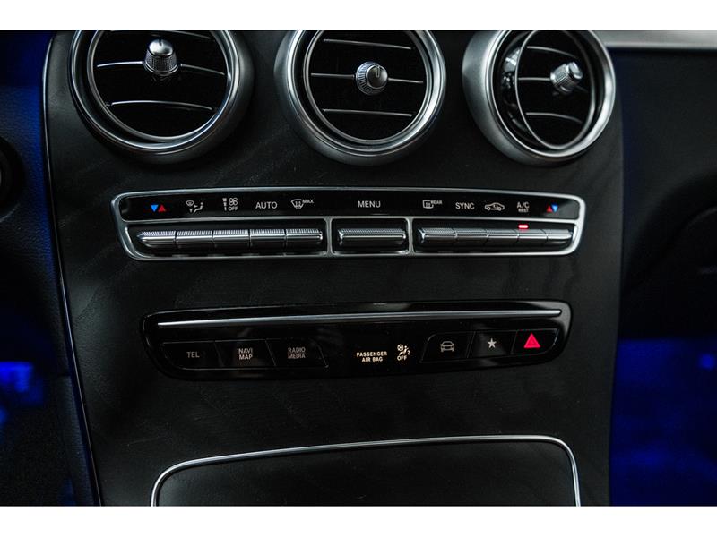 mercedes-benz GLC300 2022 - 21