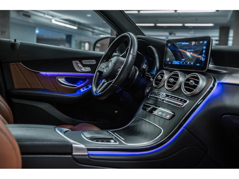 mercedes-benz GLC300 2022 - 29