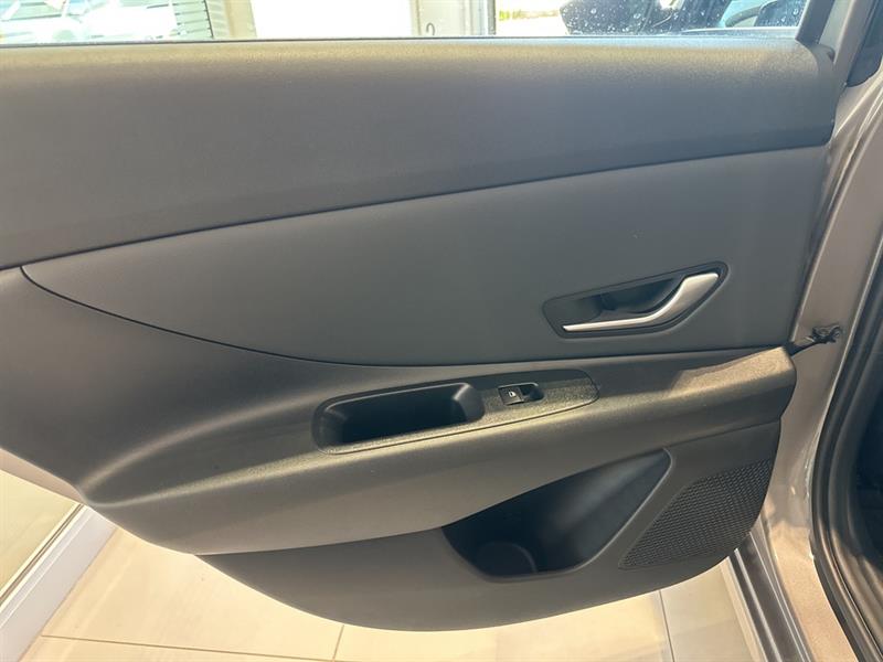 hyundai Elantra 2023 - 26