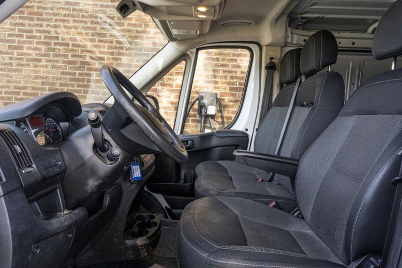ram ProMaster fourgonnette utilitaire 2017 - 9