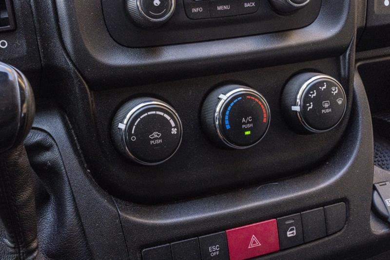 ram ProMaster fourgonnette utilitaire 2017 - 14