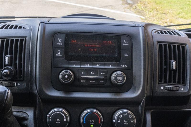 ram ProMaster fourgonnette utilitaire 2017 - 16