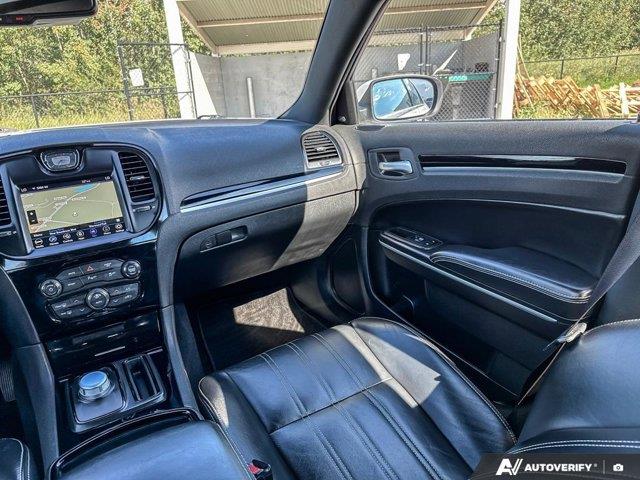 chrysler 300 2022 - 11