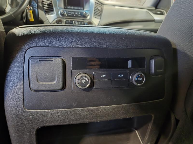 chevrolet Suburban 2015 - 21