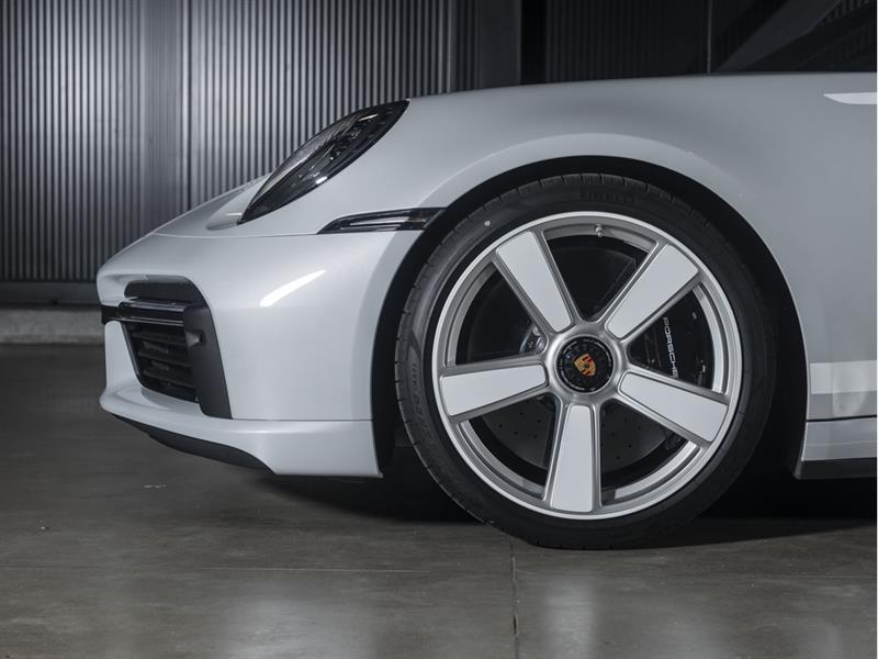 porsche 911 2025 - 15