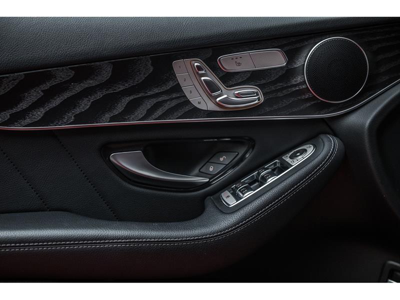 mercedes-benz GLC300 2022 - 12