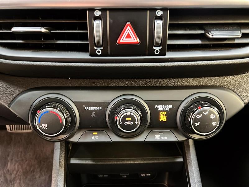 kia Forte 2022 - 14