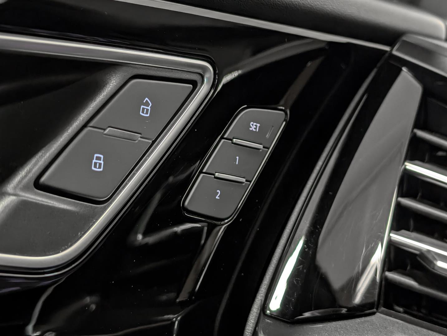 audi Q4 e-tron 2023 - 24