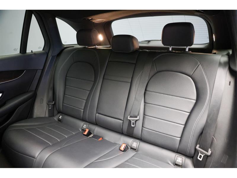 mercedes-benz GLC300 2019 - 14