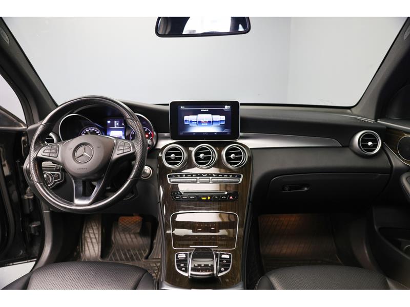 mercedes-benz GLC300 2019 - 15