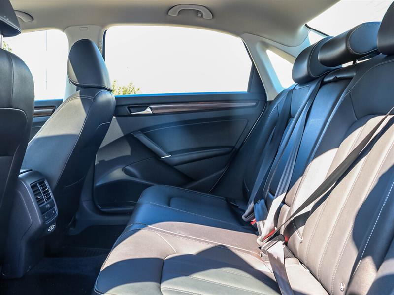 volkswagen Passat 2020 - 12