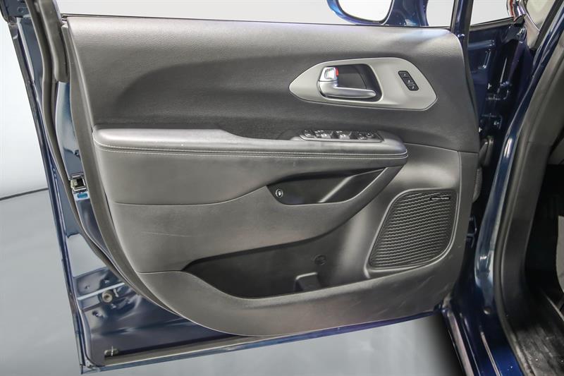 chrysler Pacifica Hybrid 2022 - 12