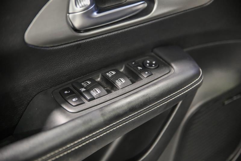 chrysler Pacifica Hybrid 2022 - 13