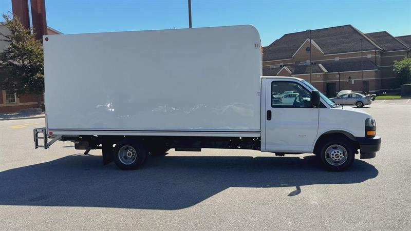 gmc Savana Cutaway 2023 - 2