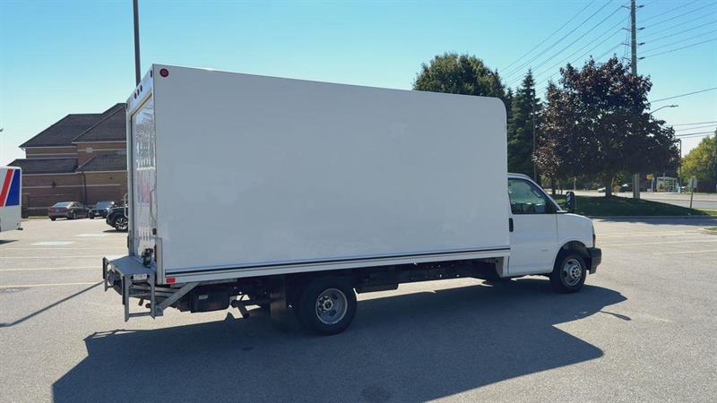 gmc Savana Cutaway 2023 - 9