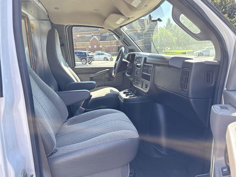 gmc Savana Cutaway 2023 - 19