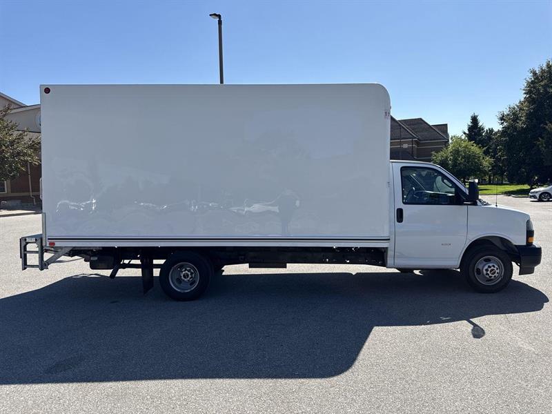 gmc Savana Cutaway 2023 - 24