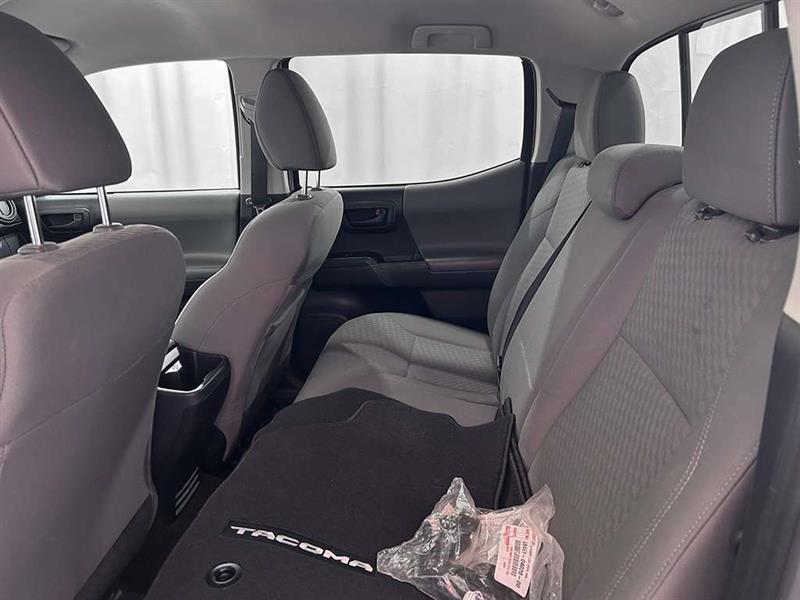 toyota Tacoma 2021 - 24