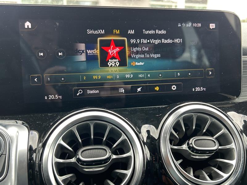 mercedes-benz GLB250 2022 - 14