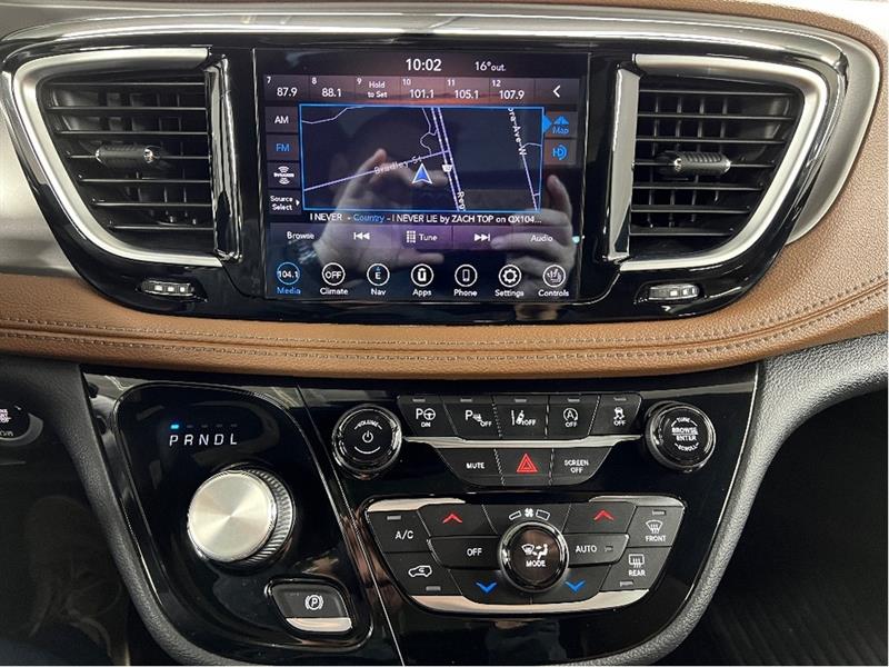 chrysler Pacifica 2020 - 16