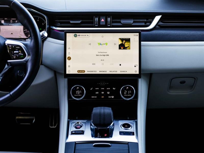 jaguar F-PACE 2023 - 17