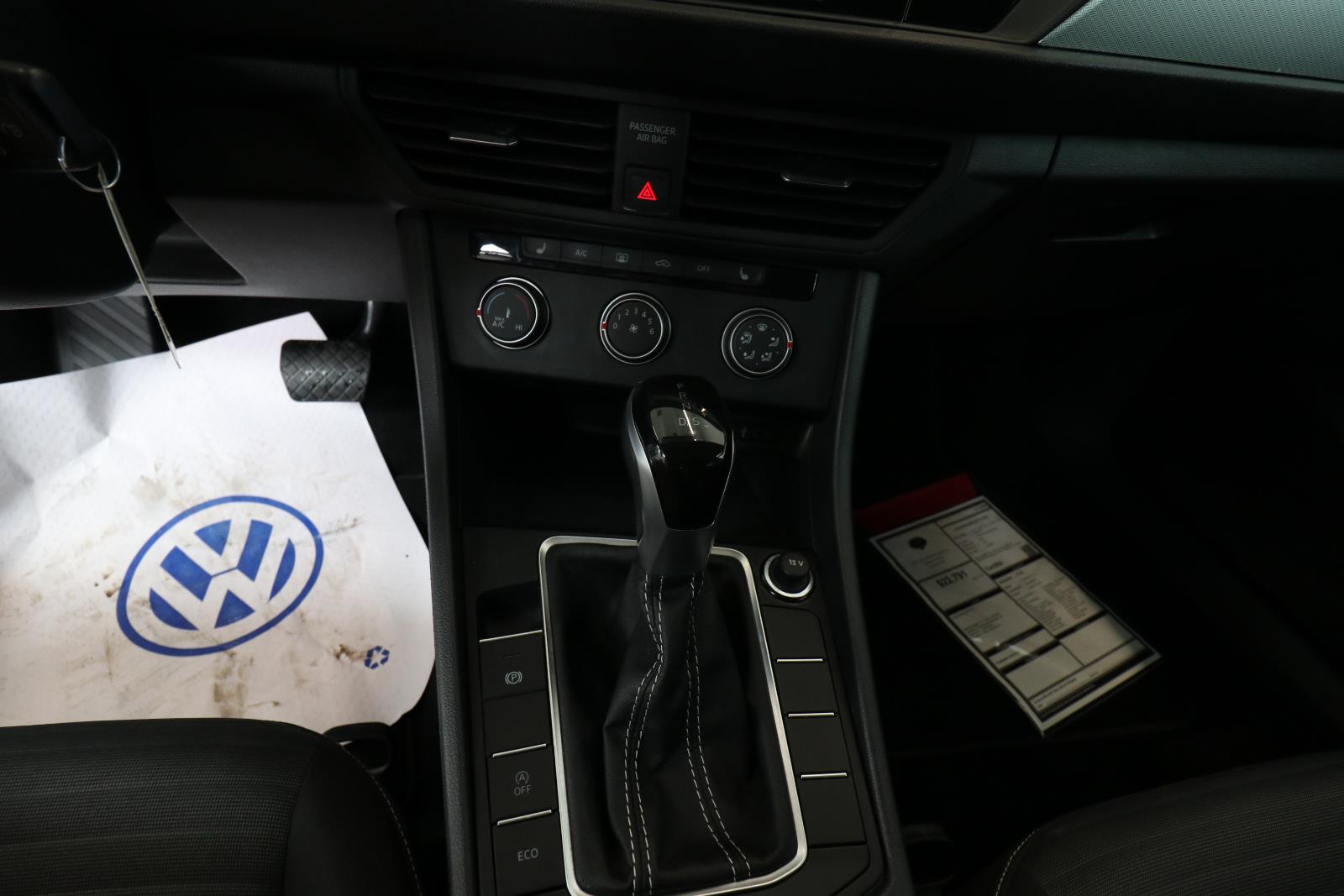 volkswagen Jetta 2022 - 12