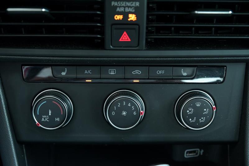 volkswagen Jetta 2019 - 16