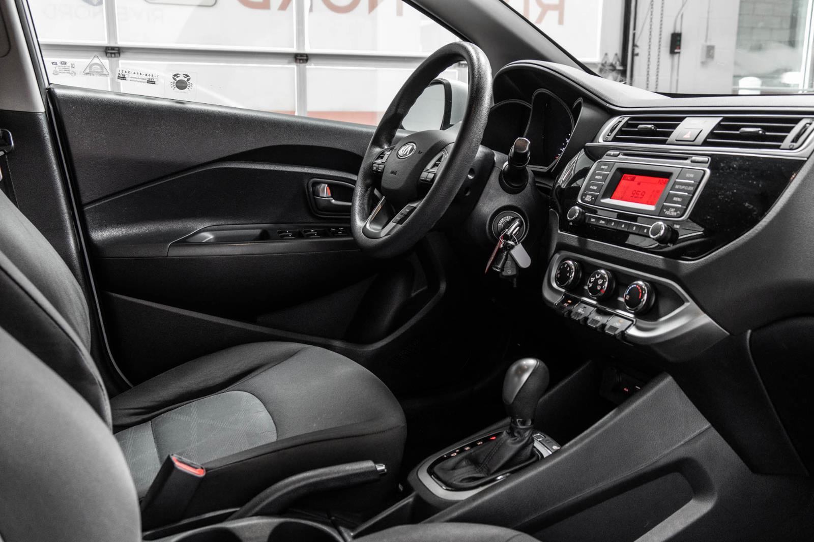 kia Rio 2017 - 39